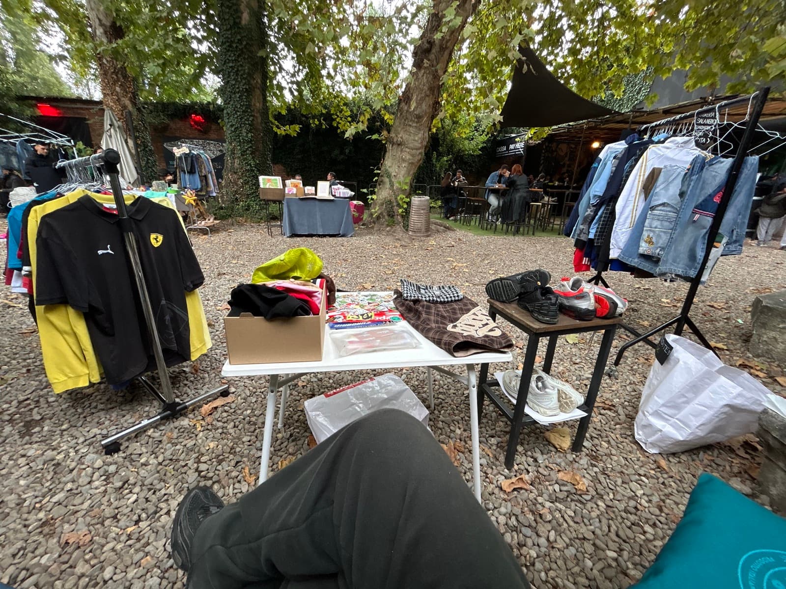 Bancarella streetwear StrtBulk — capi in vendita